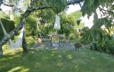 Ein Garten an der Unterkunft Awesome Apartment In Nusbaum With Wifi