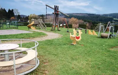 Ein Kinderspielbereich in der Unterkunft 2 Bedroom Cozy Home In Gerolstein
