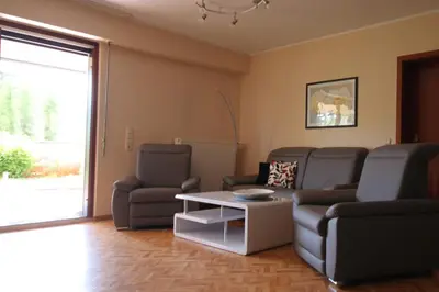 Ein Sitzbereich in der Unterkunft Ferienwohnung Sonneck