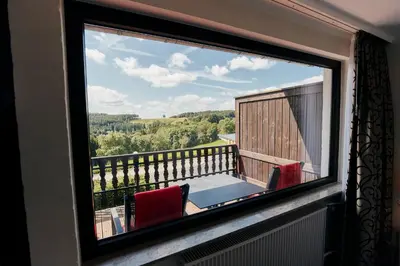 Ein allgemeiner Bergblick oder ein Berglick von des Hotels aus