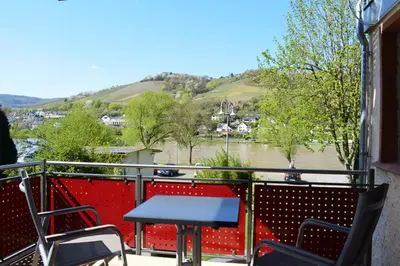 Ein allgemeiner Bergblick oder ein Berglick von der Ferienwohnung aus