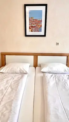 Ein Bett oder Betten in einem Zimmer der Unterkunft Hotel zur Loreley - Garni
