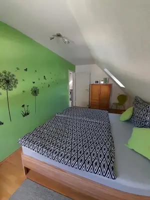 Ein Bett oder Betten in einem Zimmer der Unterkunft FeWo Karola