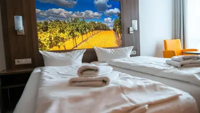 Ein Bett oder Betten in einem Zimmer der Unterkunft Alembra - Wein Style Hotel