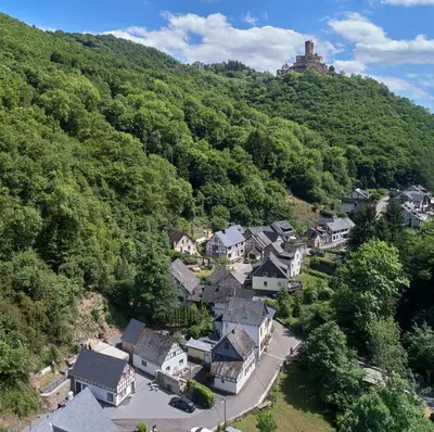 Ein allgemeiner Bergblick oder ein Berglick von der Ferienwohnung aus