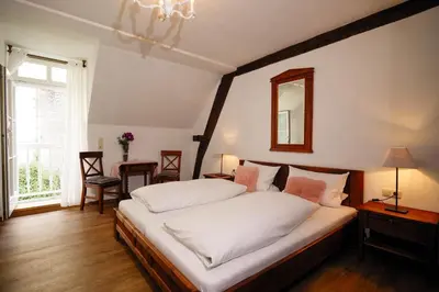 Ein Bett oder Betten in einem Zimmer der Unterkunft Hotel Klostermühle Siebenborn
