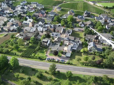 Blick auf Weingut Clemens aus der Vogelperspektive