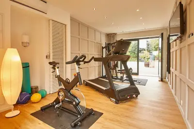 Das Fitnesscenter und/oder die Fitnesseinrichtungen in der Unterkunft Burgblickhotel
