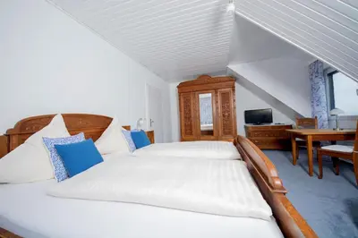 Ein Bett oder Betten in einem Zimmer der Unterkunft Gästehaus-Weingut Loersch
