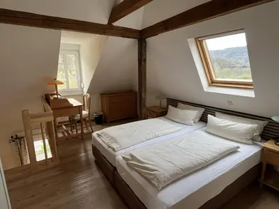 Ein Bett oder Betten in einem Zimmer der Unterkunft Mosel-Landhaus Hotel Oster