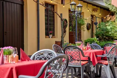 Ein Restaurant oder anderes Speiselokal in der Unterkunft Hotel Sankt Maximilian 