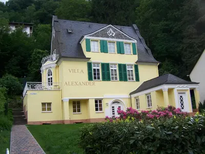Das Gebäude in dem sich die Villa befindet
