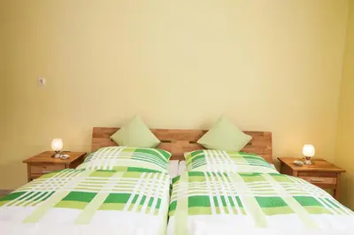 Ein Bett oder Betten in einem Zimmer der Unterkunft Zur Dorfschänke