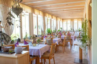 Ein Restaurant oder anderes Speiselokal in der Unterkunft Perle am Rhein