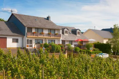 Das Gebäude in dem sich die Pension befindet