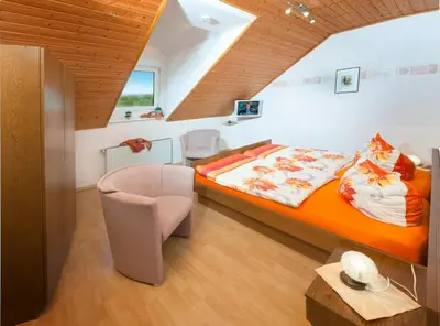 Ein Bett oder Betten in einem Zimmer der Unterkunft Pension und Weingut Moselblick