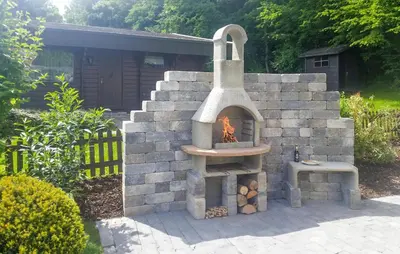 Ein für Gäste verfügbarer Grill im Ferienhaus
