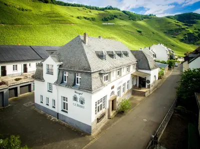 Ein allgemeiner Bergblick oder ein Berglick von des Ferienhauses aus