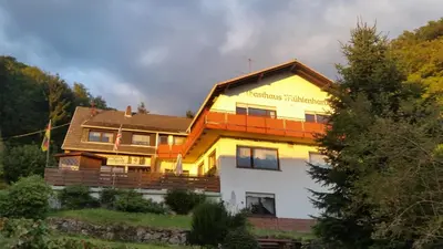 Das Gebäude in dem sich die Pension befindet