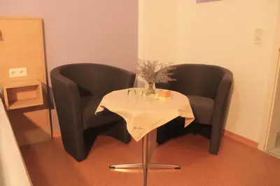 Ein Sitzbereich in der Unterkunft Pension Bartz