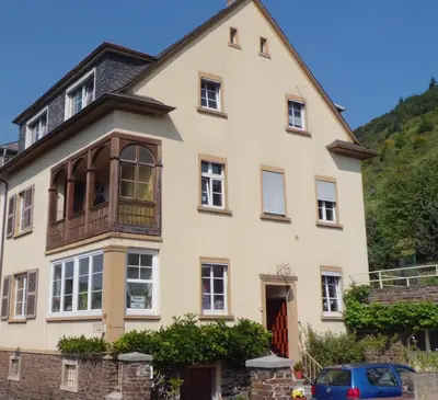 Das Gebäude in dem sich die Ferienwohnung befindet