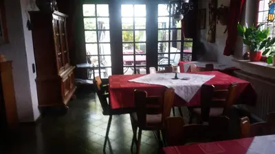 Ein Sitzbereich in der Unterkunft Gästehaus-Weingut Michael Scholer