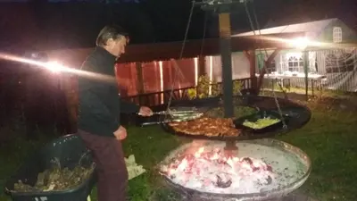 Ein für Gäste verfügbarer Grill in der Pension