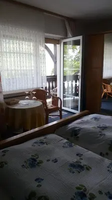 Ein Bett oder Betten in einem Zimmer der Unterkunft Gästehaus-Weingut Michael Scholer