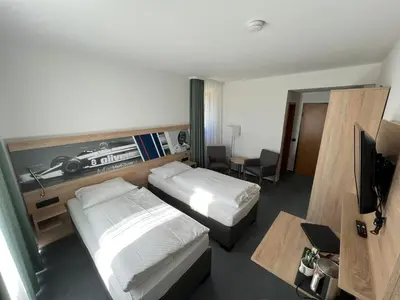 Ein Bett oder Betten in einem Zimmer der Unterkunft Hotel Am Tiergarten