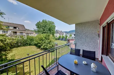 Ein allgemeiner Bergblick oder ein Berglick von der Ferienwohnung aus