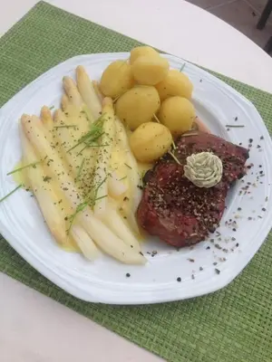 Essen im Hotel oder in der Nähe