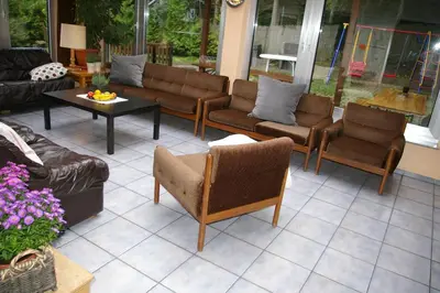 Ein Sitzbereich in der Unterkunft Ferienhaus Waldrand