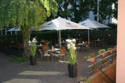 Ein Garten an der Unterkunft Hotel Restaurant Balkan