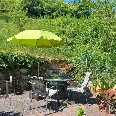 Ein Garten an der Unterkunft Ferienwohnung Am Garten