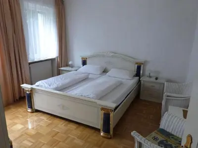 Ein Bett oder Betten in einem Zimmer der Unterkunft Winzergasthof zum Kellerstübchen