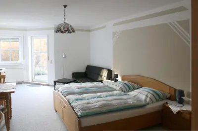Ein Bett oder Betten in einem Zimmer der Unterkunft Pension Garni Haus Bismarckhöhe