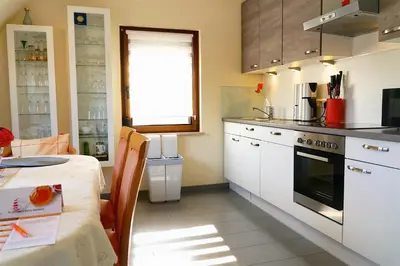 Küche/Küchenzeile in der Unterkunft Moseltraum-Fewo mit Klimaanlage-Burgblick und Balkon