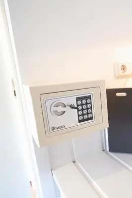Ein Bett oder Betten in einem Zimmer der Unterkunft Moseltraum-Fewo mit Klimaanlage-Burgblick und Balkon