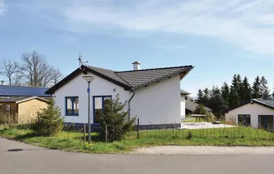 Das Gebäude in dem sich das Ferienhaus befindet