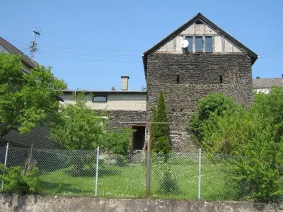 Das Gebäude in dem sich das Ferienhaus befindet