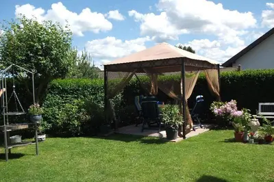 Ein Garten an der Unterkunft Haus Irena