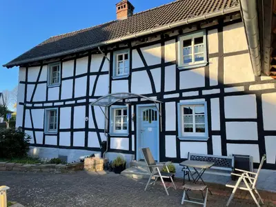 Das Gebäude in dem sich das Ferienhaus befindet