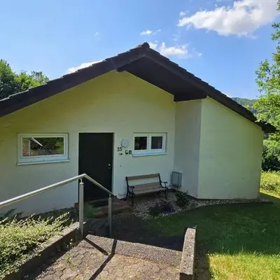 Landhaus-Wald-und-See-1