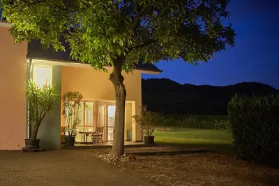 Ein allgemeiner Bergblick oder ein Berglick von des Bed & Breakfasts aus