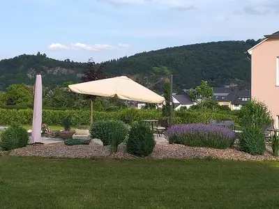 Ein allgemeiner Bergblick oder ein Berglick von des Bed & Breakfasts aus