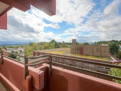 Ein Balkon oder eine Terrasse in der Unterkunft Apartment Birke - A504 by Interhome