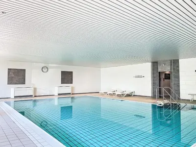 Der Swimmingpool an oder in der Nähe von Apartment Baumblick - B610 by Interhome
