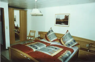 Ein Bett oder Betten in einem Zimmer der Unterkunft Ferienwohnung Steinebach