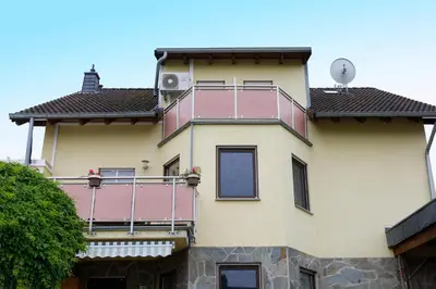 Das Gebäude in dem sich die Ferienwohnung befindet