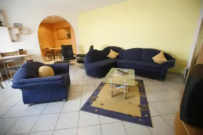 Ein Sitzbereich in der Unterkunft Ferienwohnung Pretz